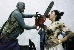 Экстремальный фокусник потряс жителей Перу