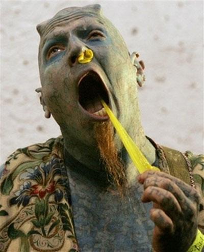 Экстремальный фокусник потряс жителей Перу