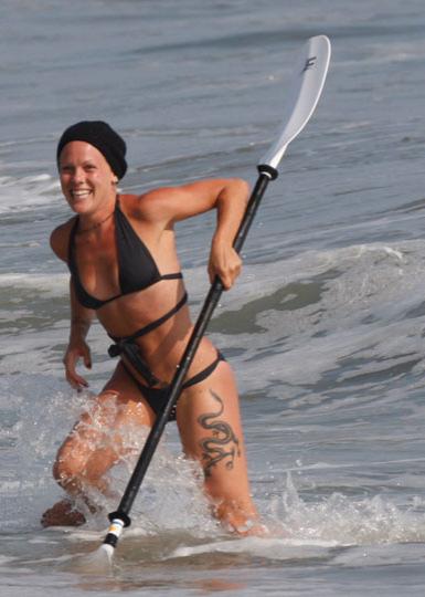 Татуированные розы: голливудские красавицы в наколках