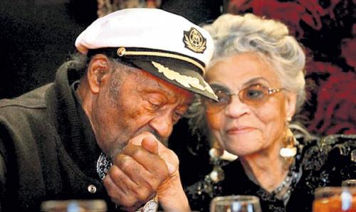 Самые безумные поступки постаревших звезд