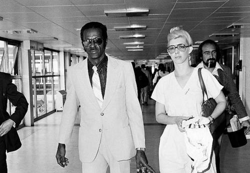 Самые безумные поступки постаревших звезд