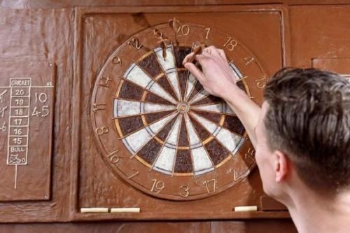 В лондоне построили паб из шоколада