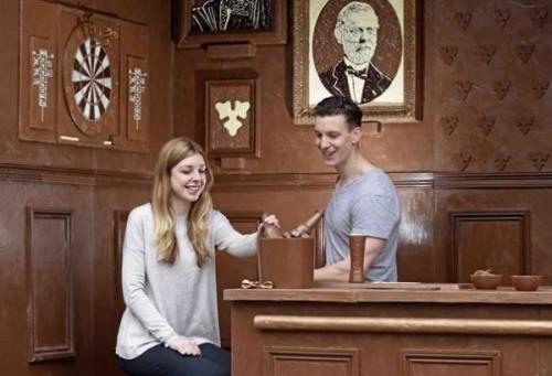 В лондоне построили паб из шоколада