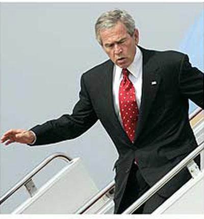Репортеры выставили Буша клоуном
