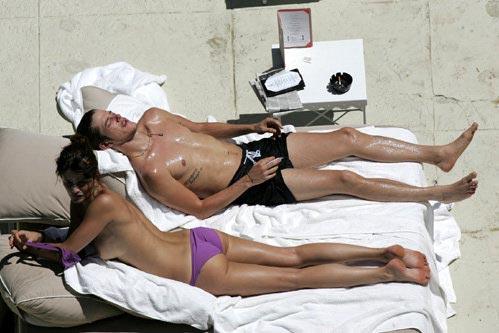 Хелена Кристенсен выгуливает молодого любовника