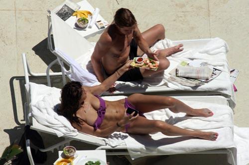 Хелена Кристенсен выгуливает молодого любовника