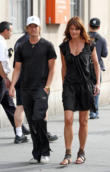 Хелена Кристенсен выгуливает молодого любовника