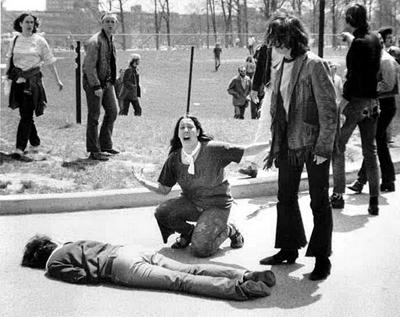 Издание: Valley Daily News and Daily Dispatch
Автор: Джон Пол Фило (John Paul Filo)
Расстрел студентов в Кентском университете, произошедший в ходе антивоенных демонстраций периода Вьетнамской войны 4 мая 1970 года.