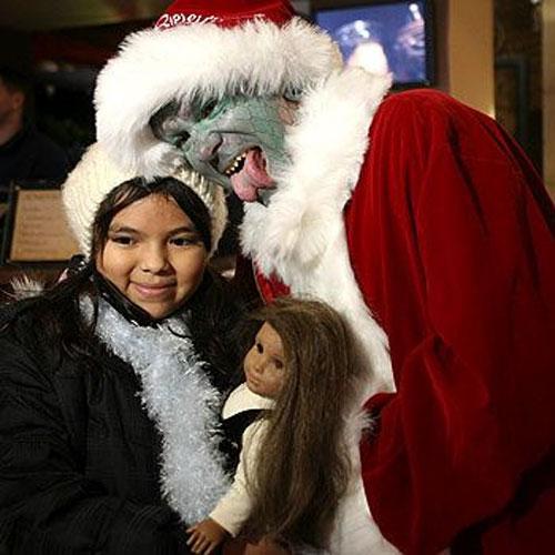 Самый страшный Санта Клаус работает в музее-кунсткамере