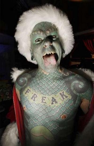 Самый страшный Санта Клаус работает в музее-кунсткамере