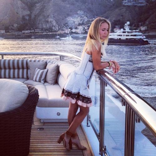 Дети знаменитых родителей, которым завидуют сверстники