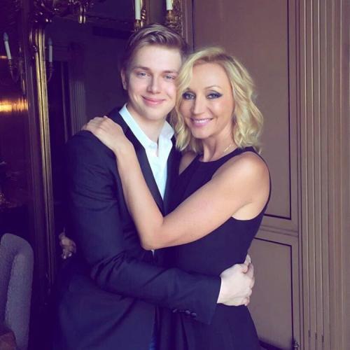 Дети знаменитых родителей, которым завидуют сверстники