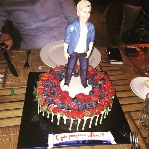 Дети знаменитых родителей, которым завидуют сверстники