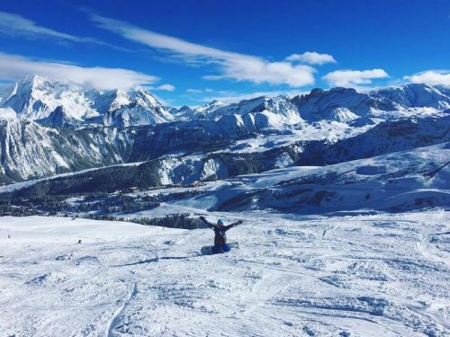 Дети знаменитых родителей, которым завидуют сверстники