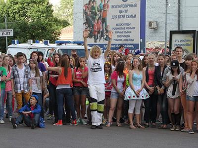 Корейского рэпера PSY в Москве встретил двойник