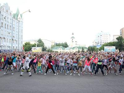 Корейского рэпера PSY в Москве встретил двойник