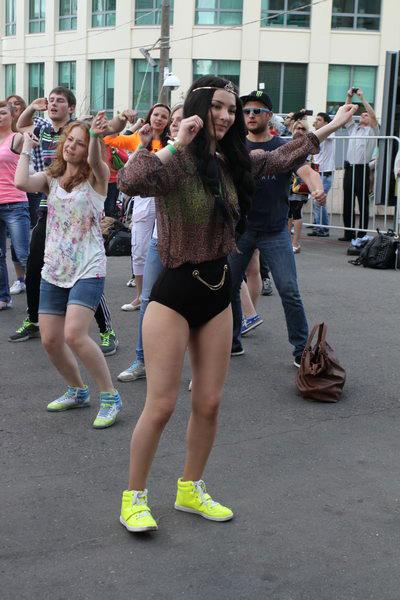 Корейского рэпера PSY в Москве встретил двойник