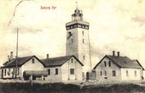 Маяк  уходит под землю