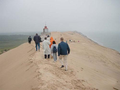 Маяк  уходит под землю