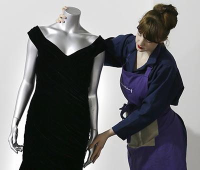 Платья принцессы Дианы выставлены на торги