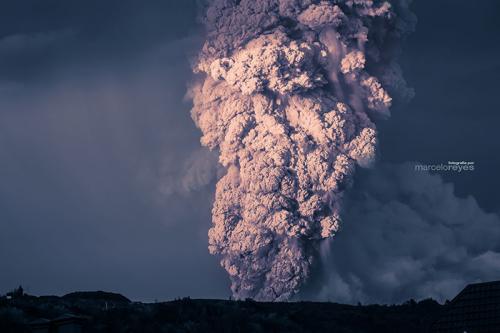 15 впечатляющих фотографий извержения вулкана Кальбуко в Чили