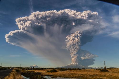 15 впечатляющих фотографий извержения вулкана Кальбуко в Чили