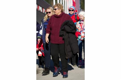 "Пропахшие нафталином" наряды Меркель и другие "модные проколы" женщин-политиков