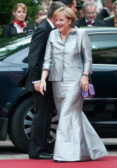 "Пропахшие нафталином" наряды Меркель и другие "модные проколы" женщин-политиков