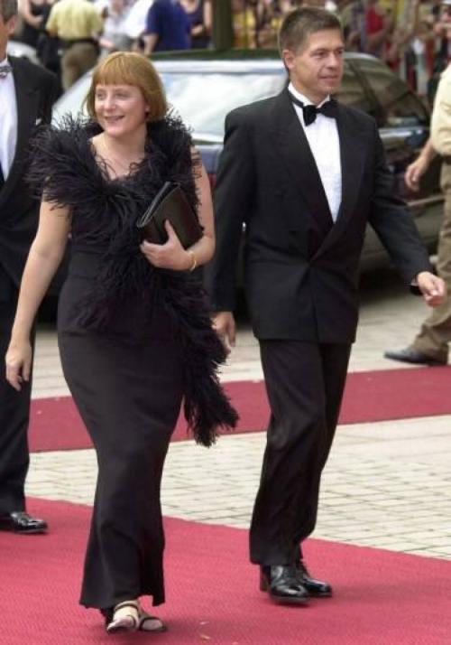 "Пропахшие нафталином" наряды Меркель и другие "модные проколы" женщин-политиков