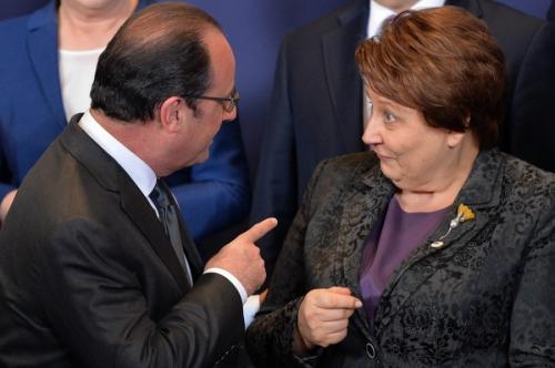 "Пропахшие нафталином" наряды Меркель и другие "модные проколы" женщин-политиков