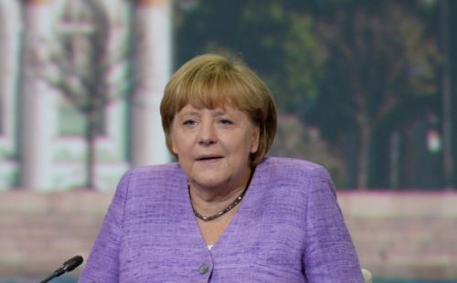 "Пропахшие нафталином" наряды Меркель и другие "модные проколы" женщин-политиков
