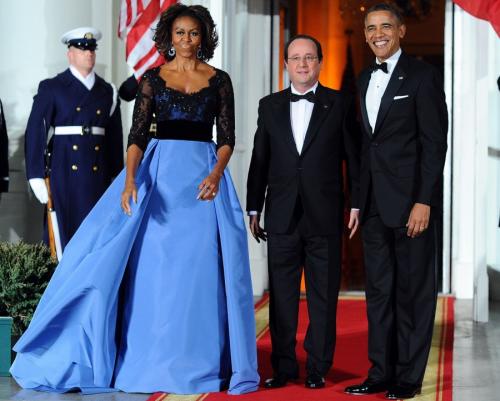 "Пропахшие нафталином" наряды Меркель и другие "модные проколы" женщин-политиков