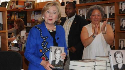 "Пропахшие нафталином" наряды Меркель и другие "модные проколы" женщин-политиков