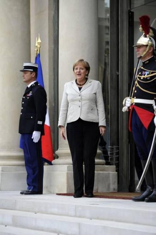 "Пропахшие нафталином" наряды Меркель и другие "модные проколы" женщин-политиков