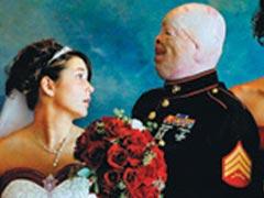 Девушка вышла за морпеха, потерявшего от взрыва лицо