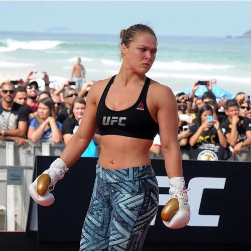 Шарапова и другие знаменитые спортсмены на пляже