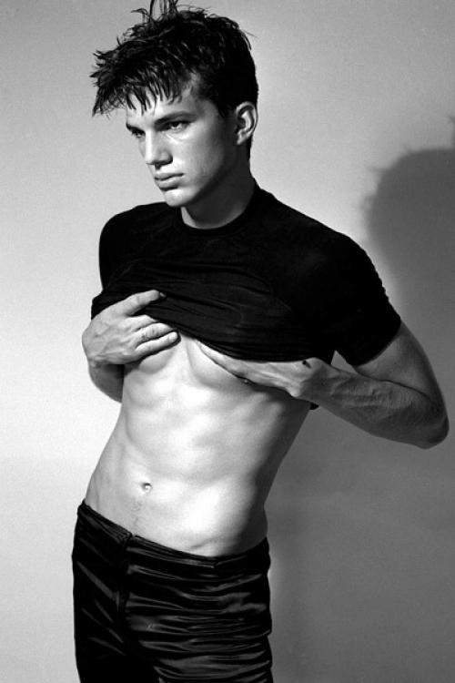 Редкие фото мировых знаменитостей в начале карьеры