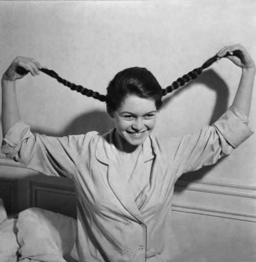 Редкие фото мировых знаменитостей в начале карьеры