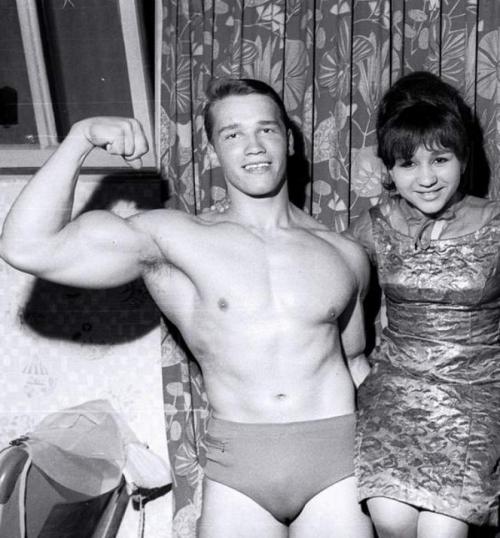 Редкие фото мировых знаменитостей в начале карьеры