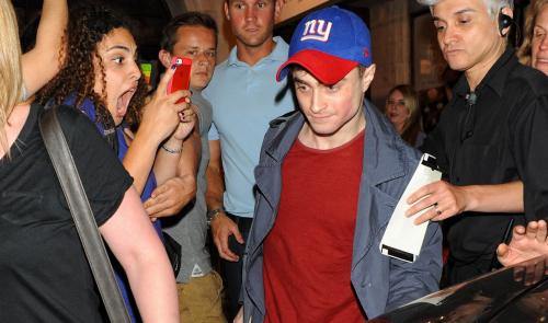 Cумасшедшие фанаты рядом со своими кумирами