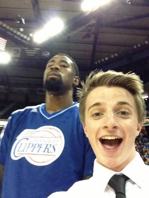 Cумасшедшие фанаты рядом со своими кумирами