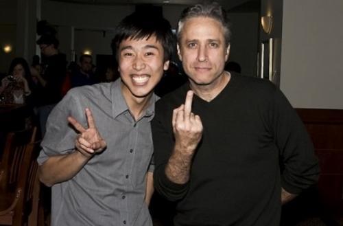 Cумасшедшие фанаты рядом со своими кумирами