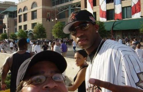 Cумасшедшие фанаты рядом со своими кумирами