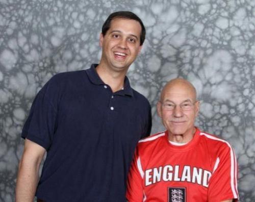 Cумасшедшие фанаты рядом со своими кумирами