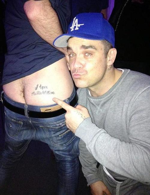 Cумасшедшие фанаты рядом со своими кумирами