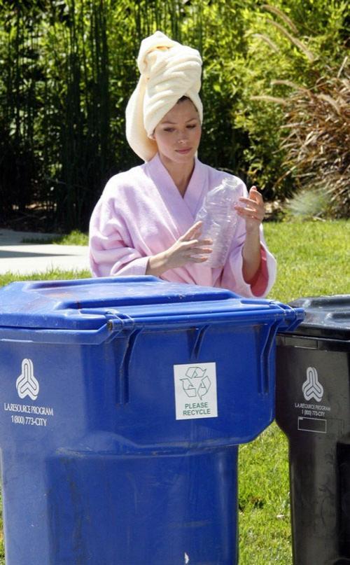 Банно-мусорная иллюзия Джессики Биэл