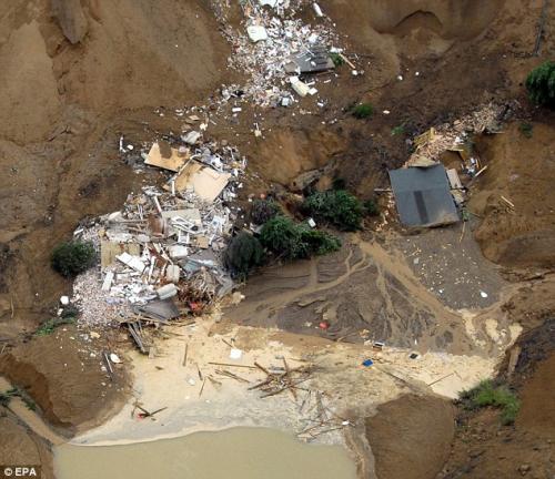 В Германии оползень смыл в пропасть два дома