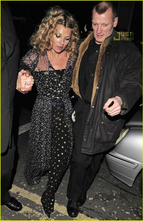 Кейт Мосс надралась как сапожник на собственном дне рождения