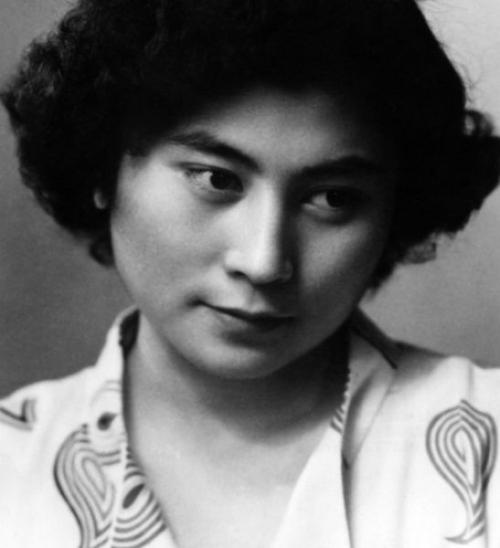 Редкие снимки знаменитостей прошлого и настоящего. Часть 6