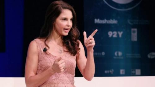 Звезды, ставшие в детстве жертвами насилия